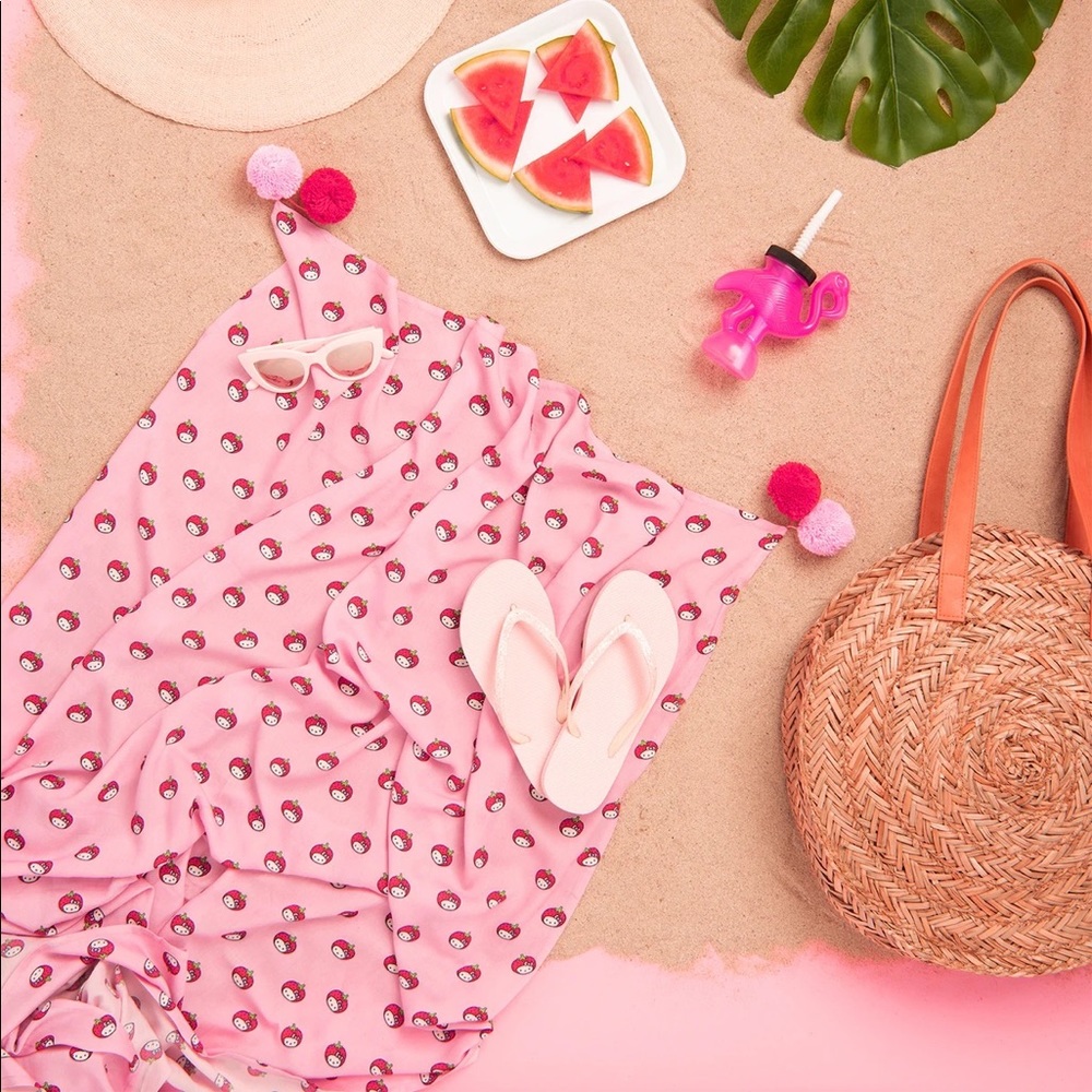 Hello Kitty x Lolli Swim Beach Blanket (Pink)